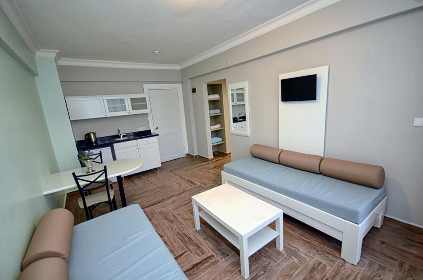 Two Seas Luxury Suites