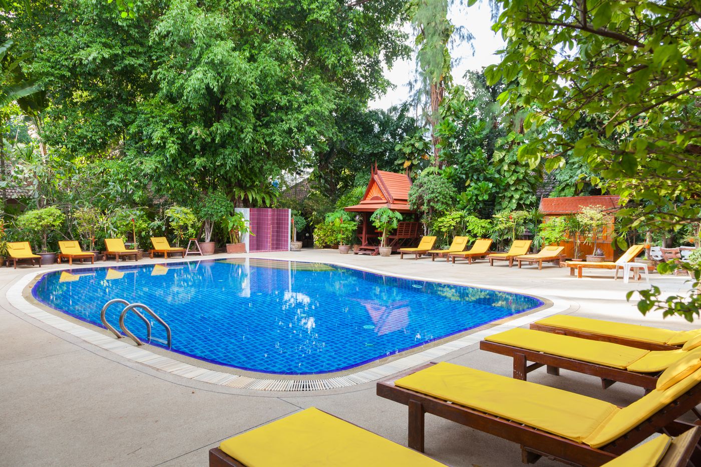 Tropica-Bungalow-Hotel-Pool-3