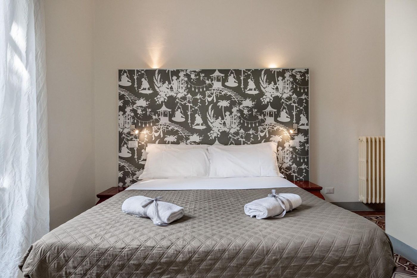 Lucca-In-Villa-Lucrezia-Room-15