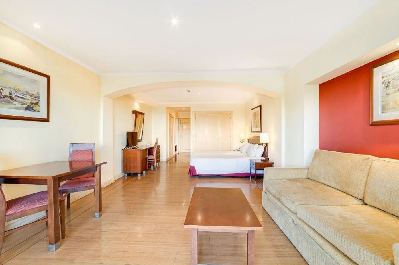 Yellow-Praia-Monte-Gordo-Hotel-Room-17