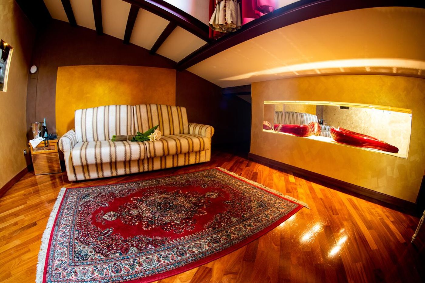 Ca--Dell-Arte-Suites-Room-11