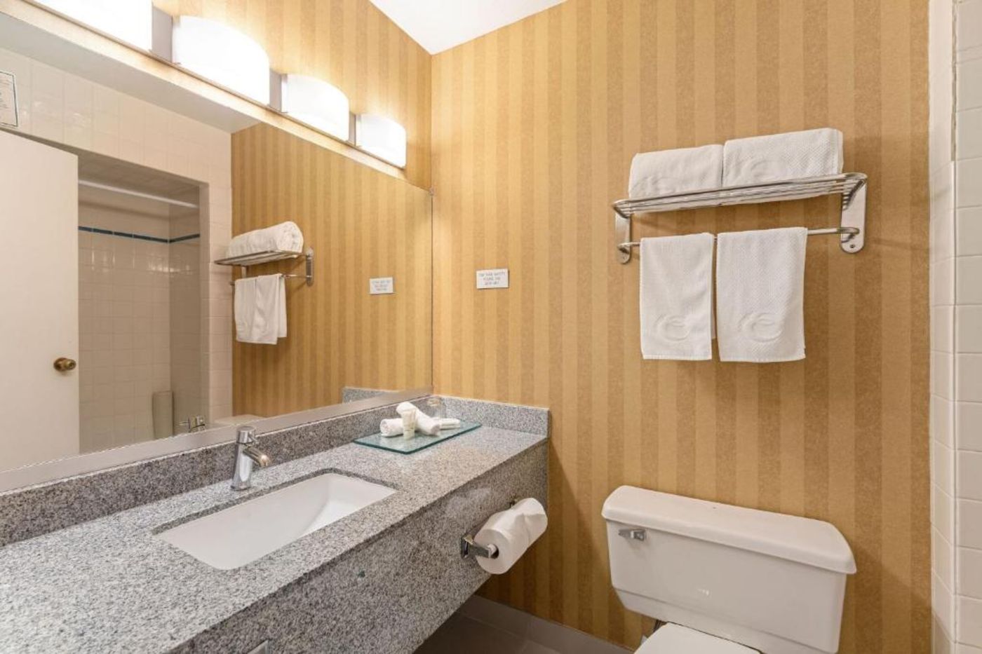 Executive Hotel Vancouver Airport-Canada-RICHMOND-Room-5