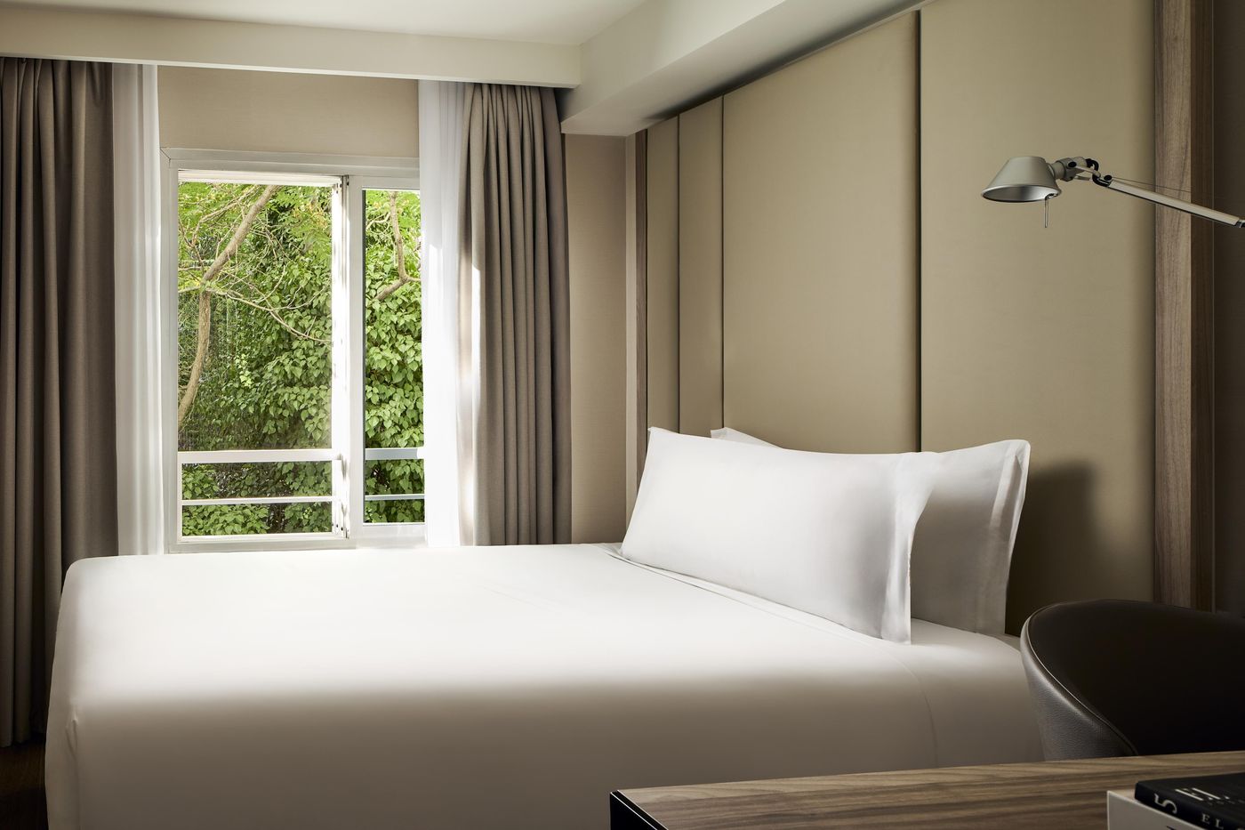 NH-Paseo-de-la-Habana-Room-32