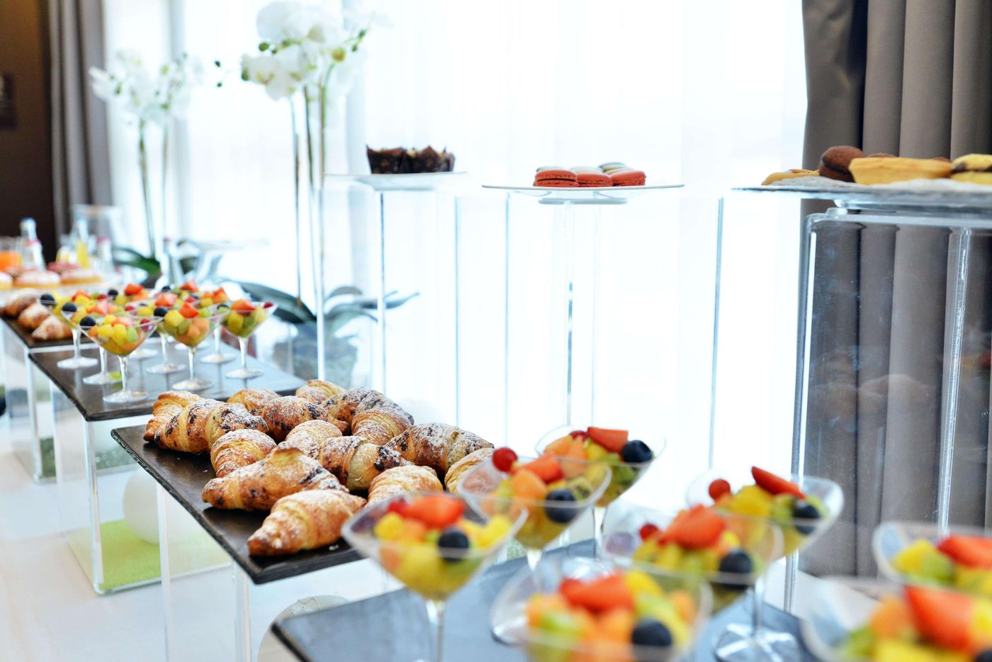 Hilton-Garden-Inn-Milan-North-Restaurant-24