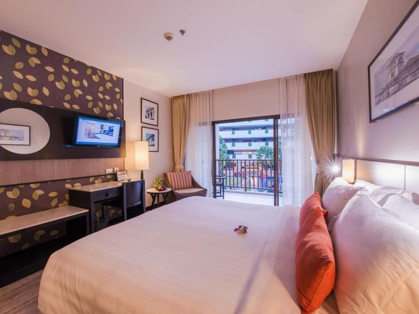 Deevana-Plaza-Phuket-Room-24