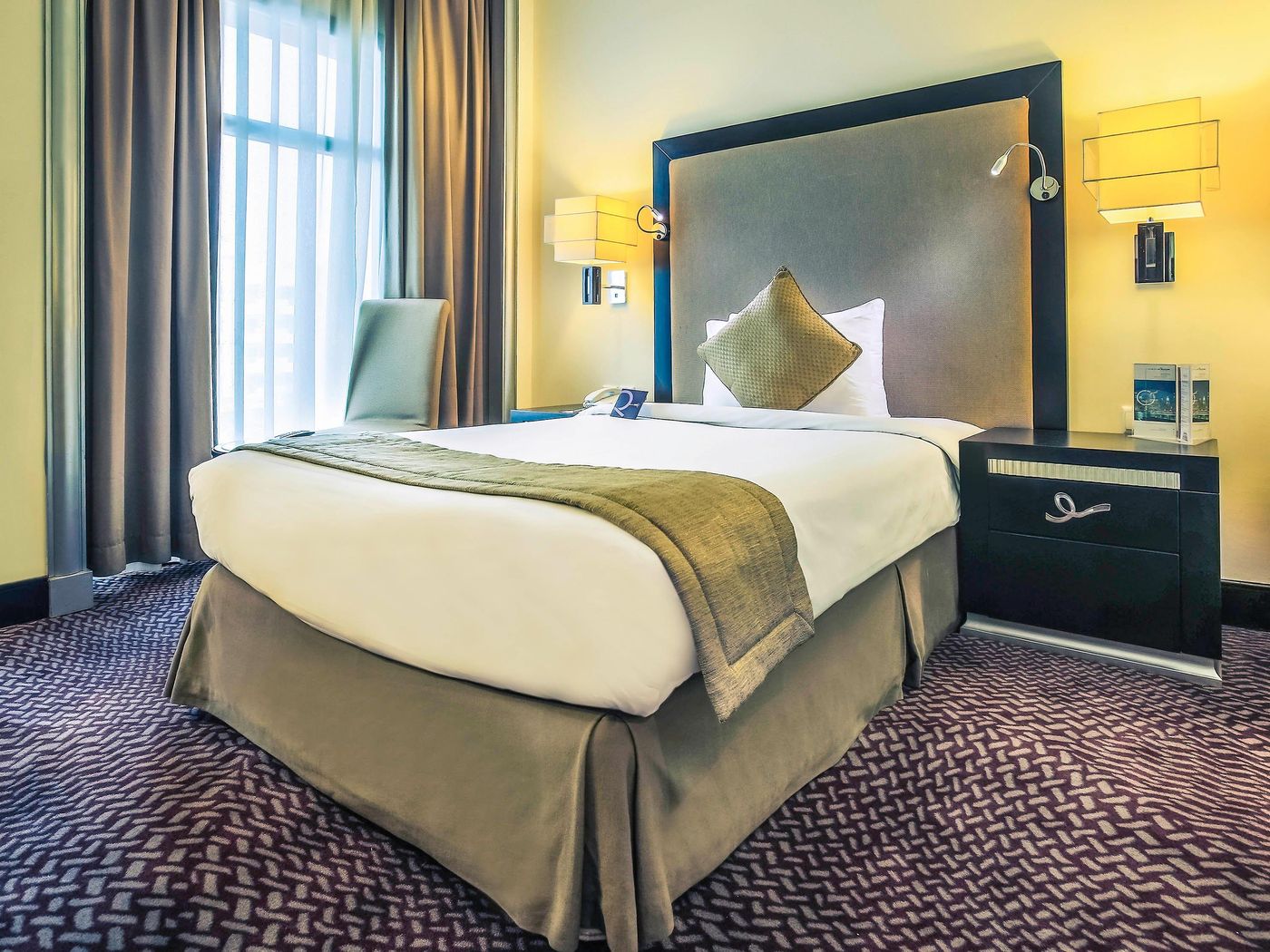 Crowne-Plaza-Jumeirah-Dubai-Room-25