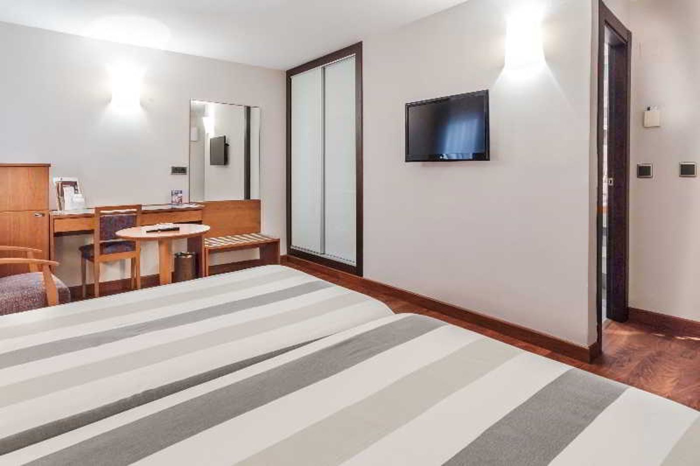 Nuevo-Torreluz-Room-18