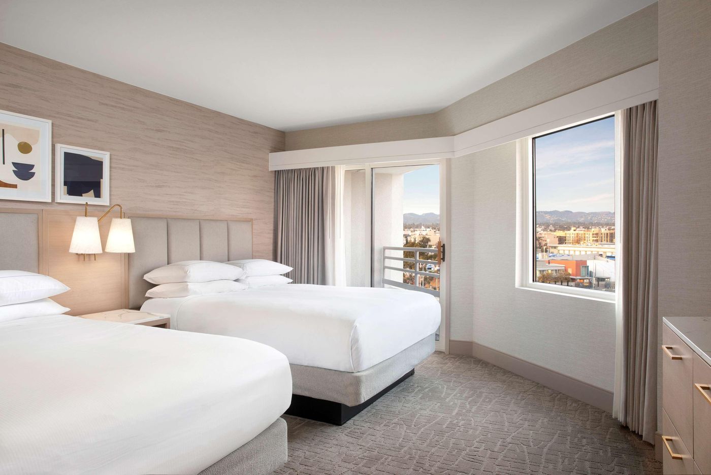 Hilton-Santa-Monica-Hotel---Suites-Room-34