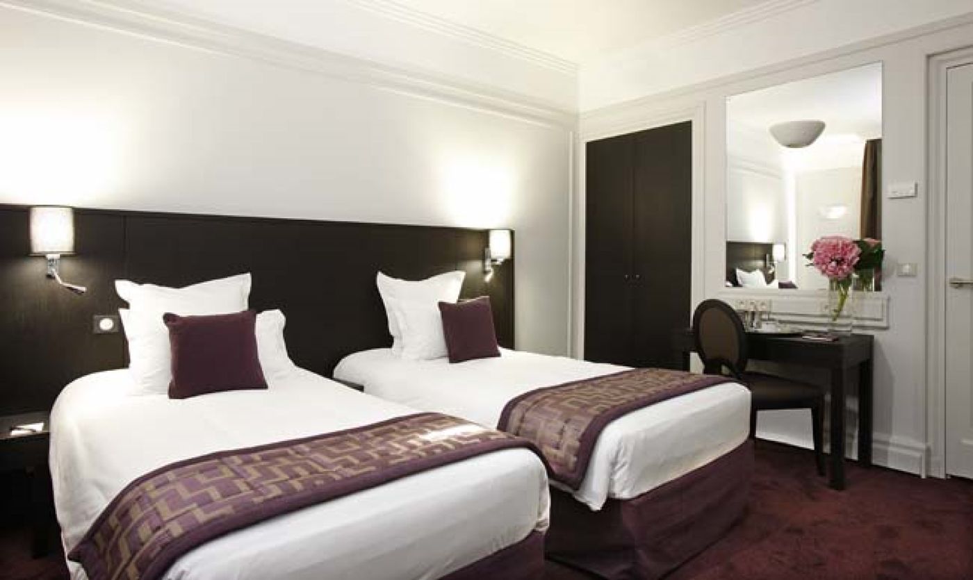 California-Paris-Champs-Elys----es-Room-33