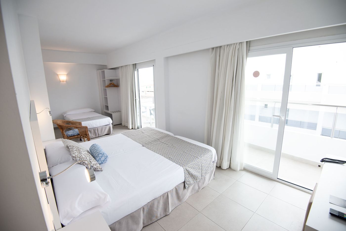 Chevy Hotel & Suites