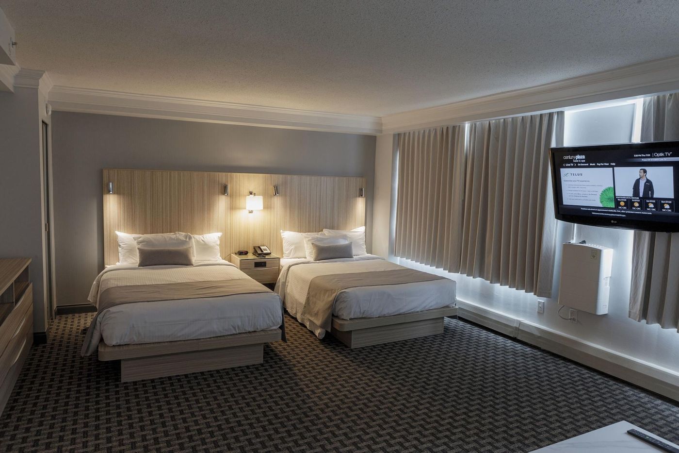 Century-Plaza-Hotel---Spa-Vancouver-Room-64