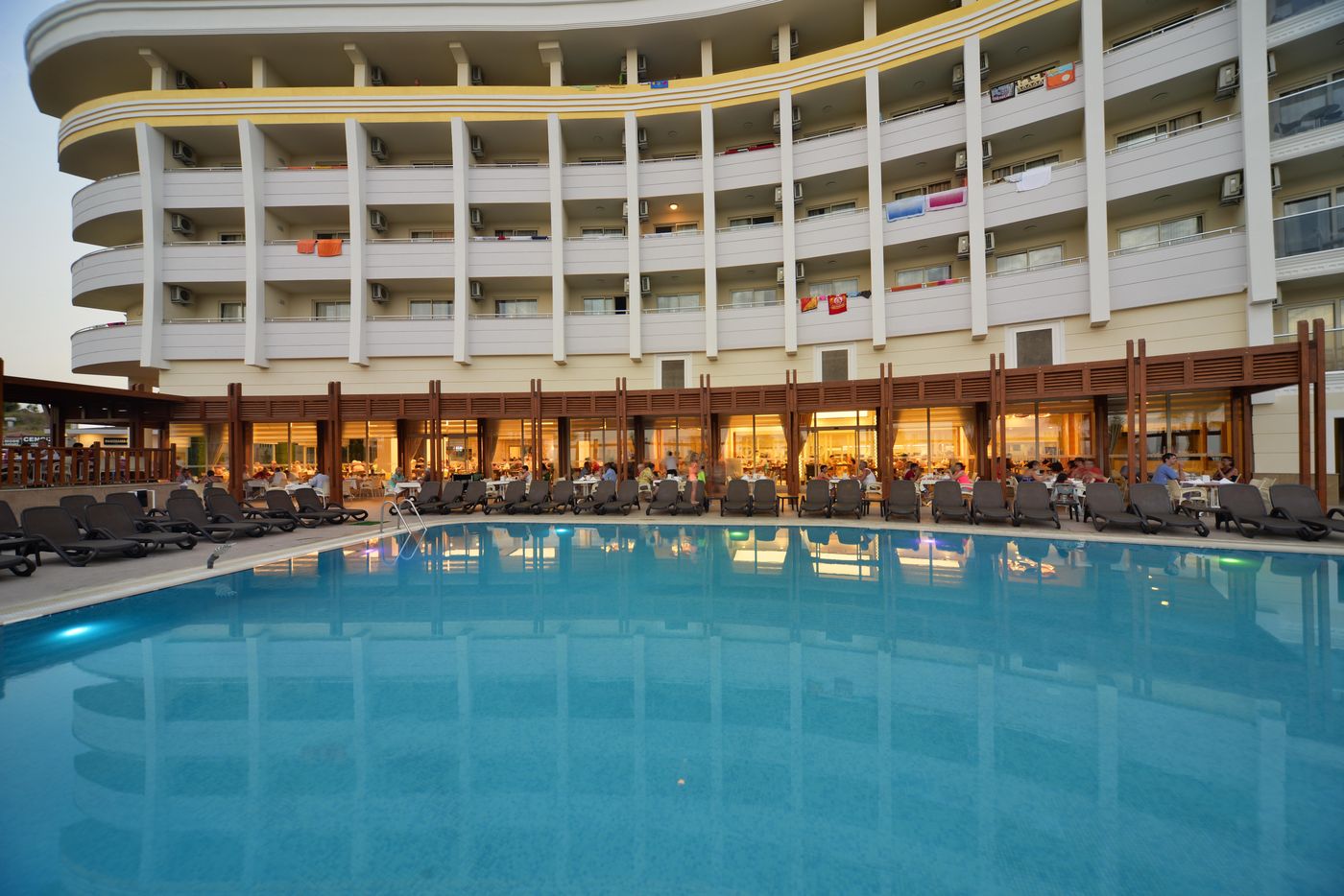 Side-Alegria-Hotel---Spa-Pool-70