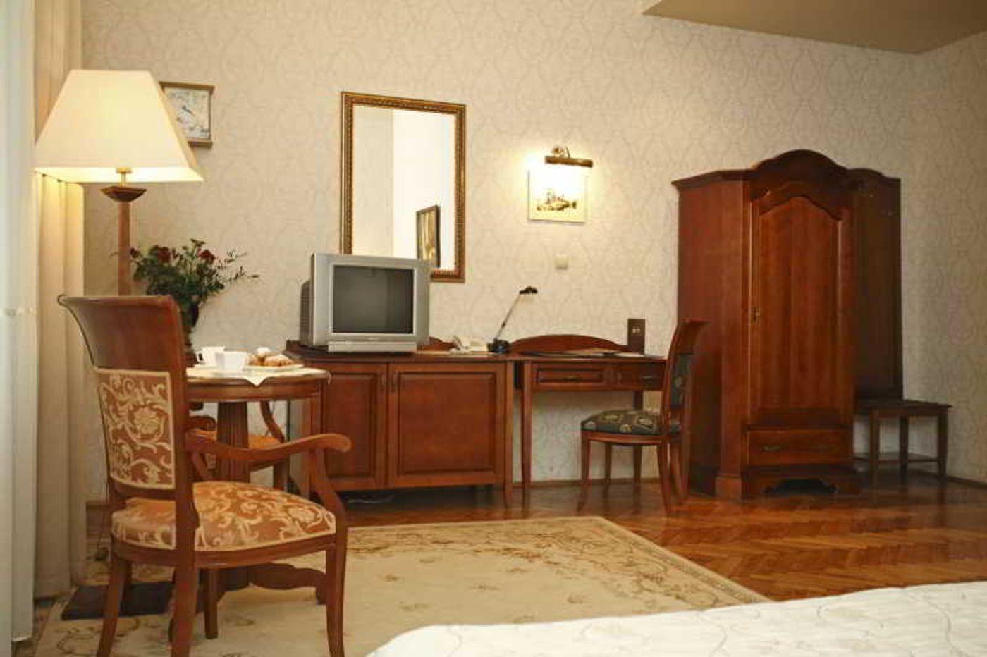 Ostoya-Palace-Room-6