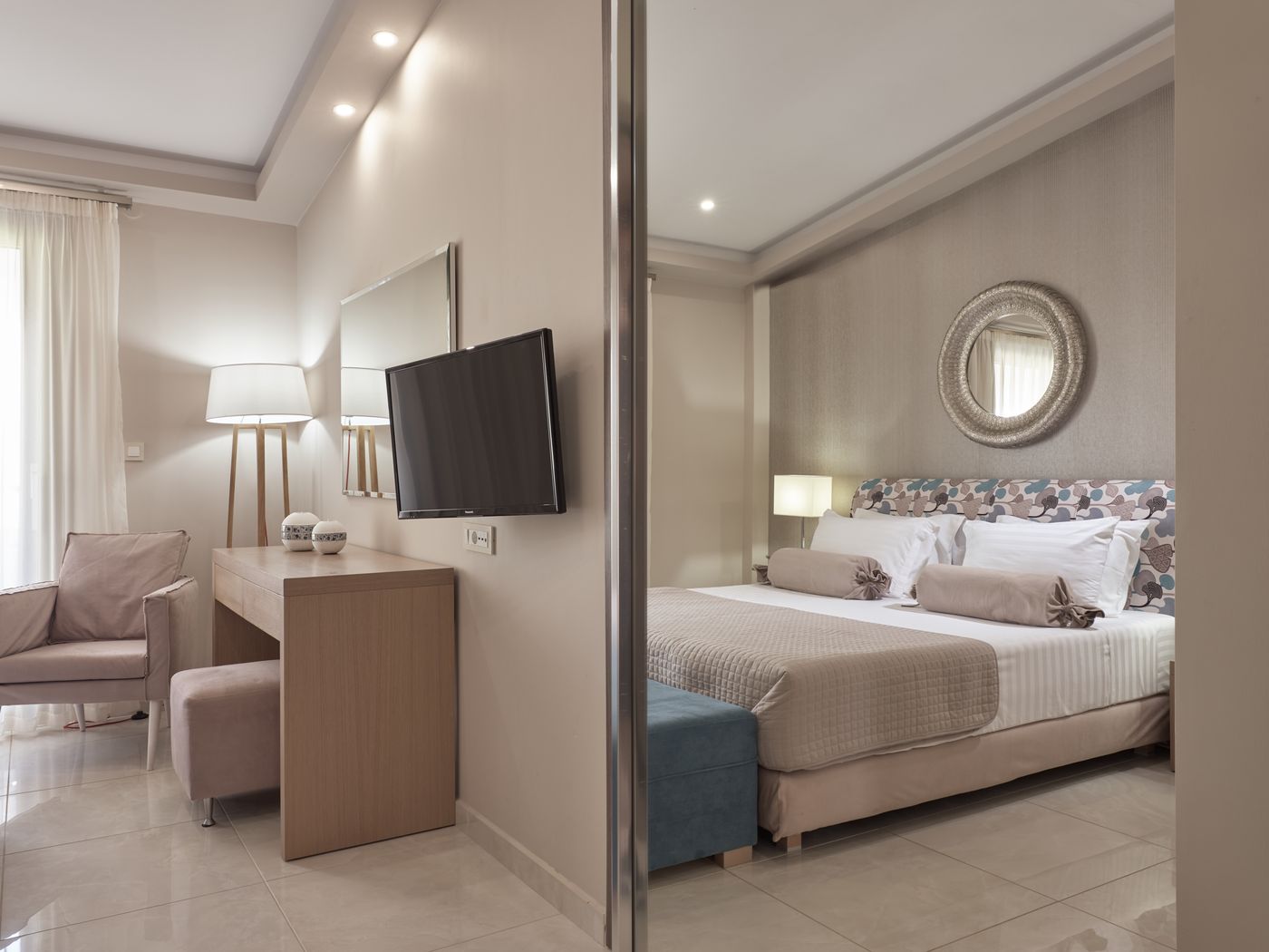 Koukounaria Hotel & Suites