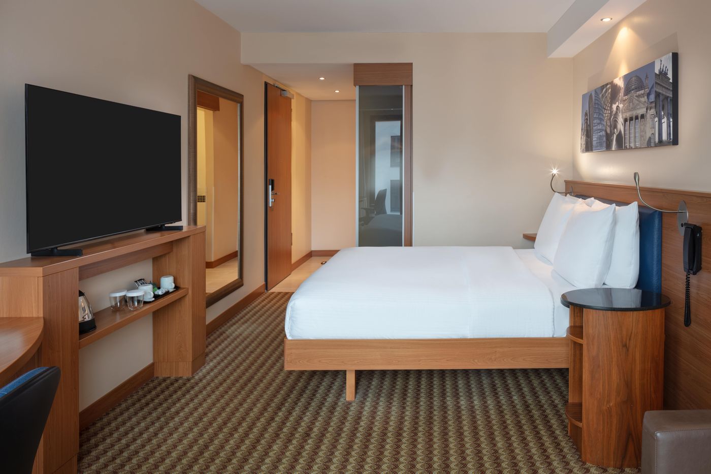 Hampton-By-Hilton-Berlin-City-West-Room-24