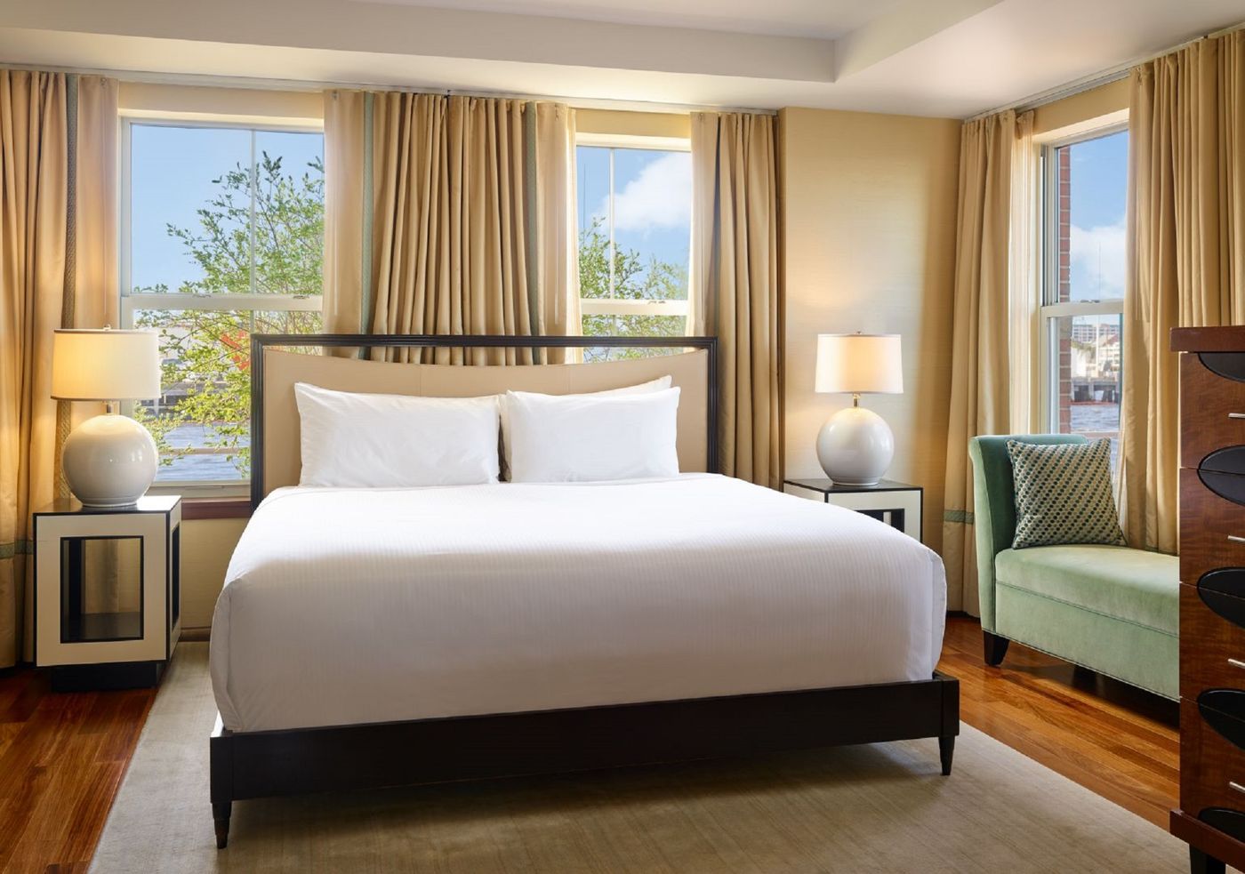 Battery-Wharf-Hotel--Boston-Waterfront-Room-7