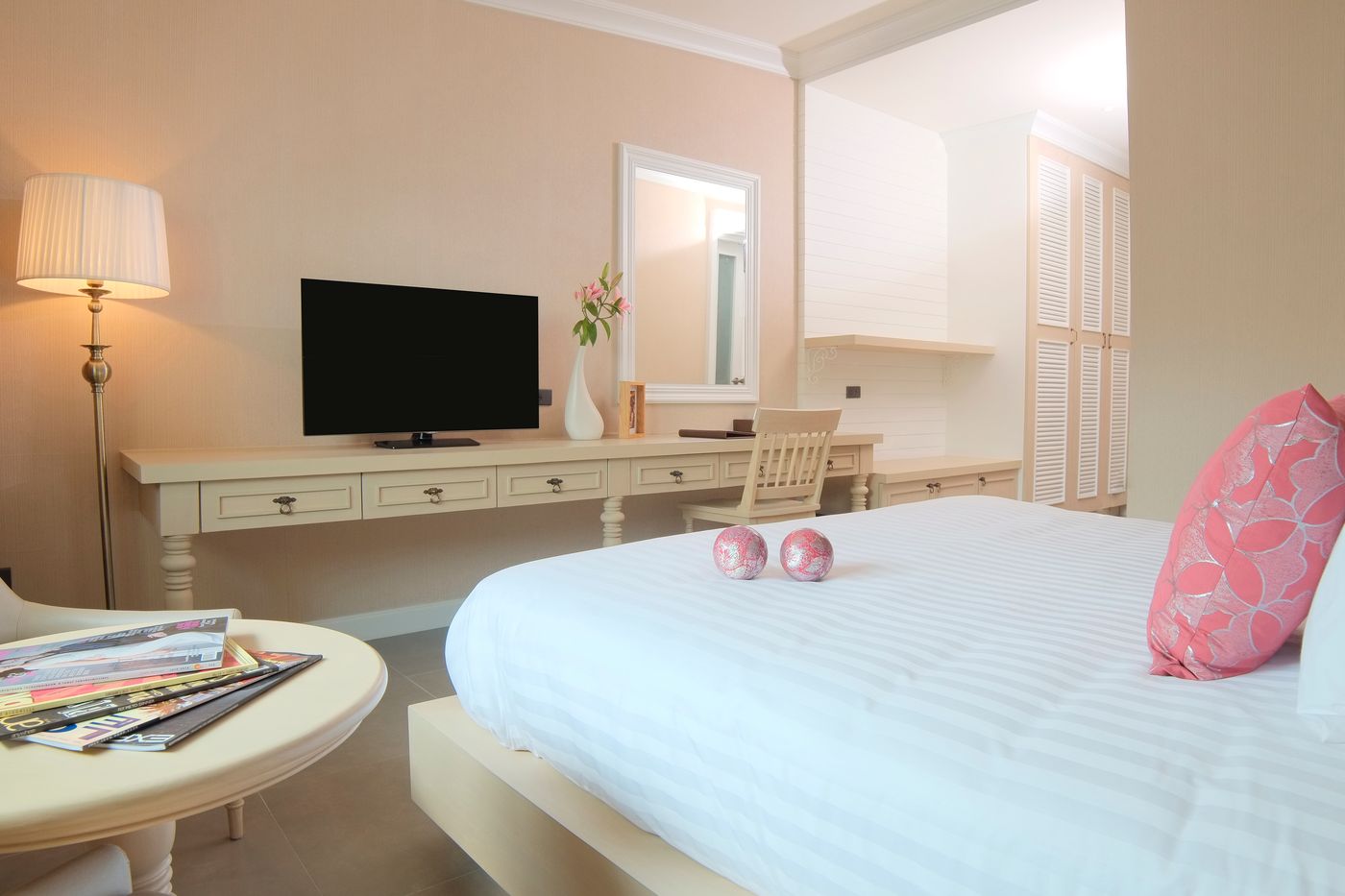 The-Raya-Surawong-Bangkok-Room-14