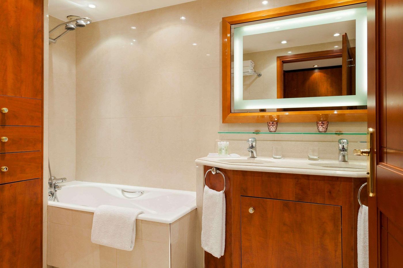 Neho-Suites-Cannes-Croisette-Room-38