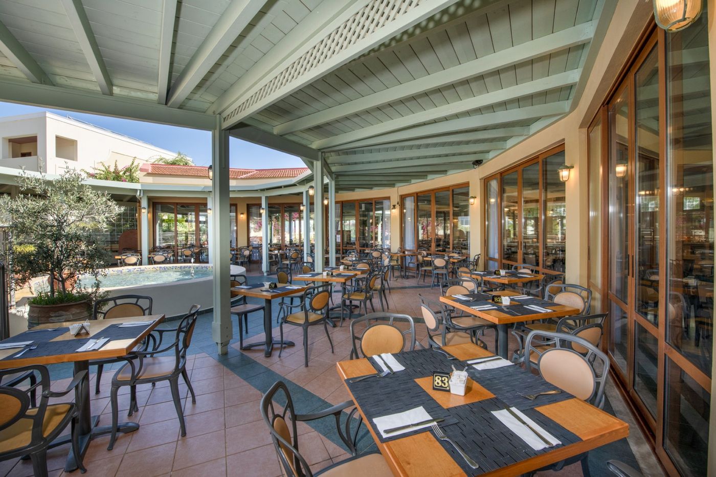 Hydramis-Palace-Beach-Resort-Restaurant-64