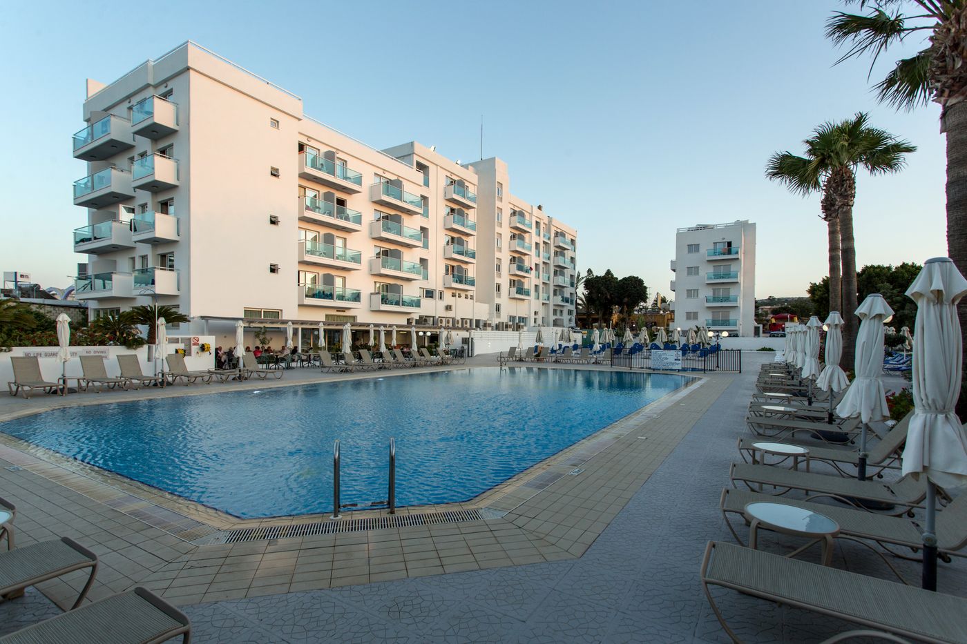 Kapetanios-Bay-Hotel-Pool-3