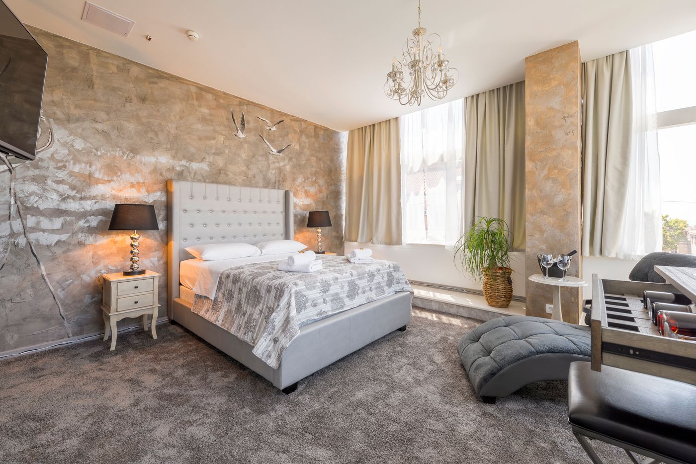 Prima-Luce-Downtown-Room-10