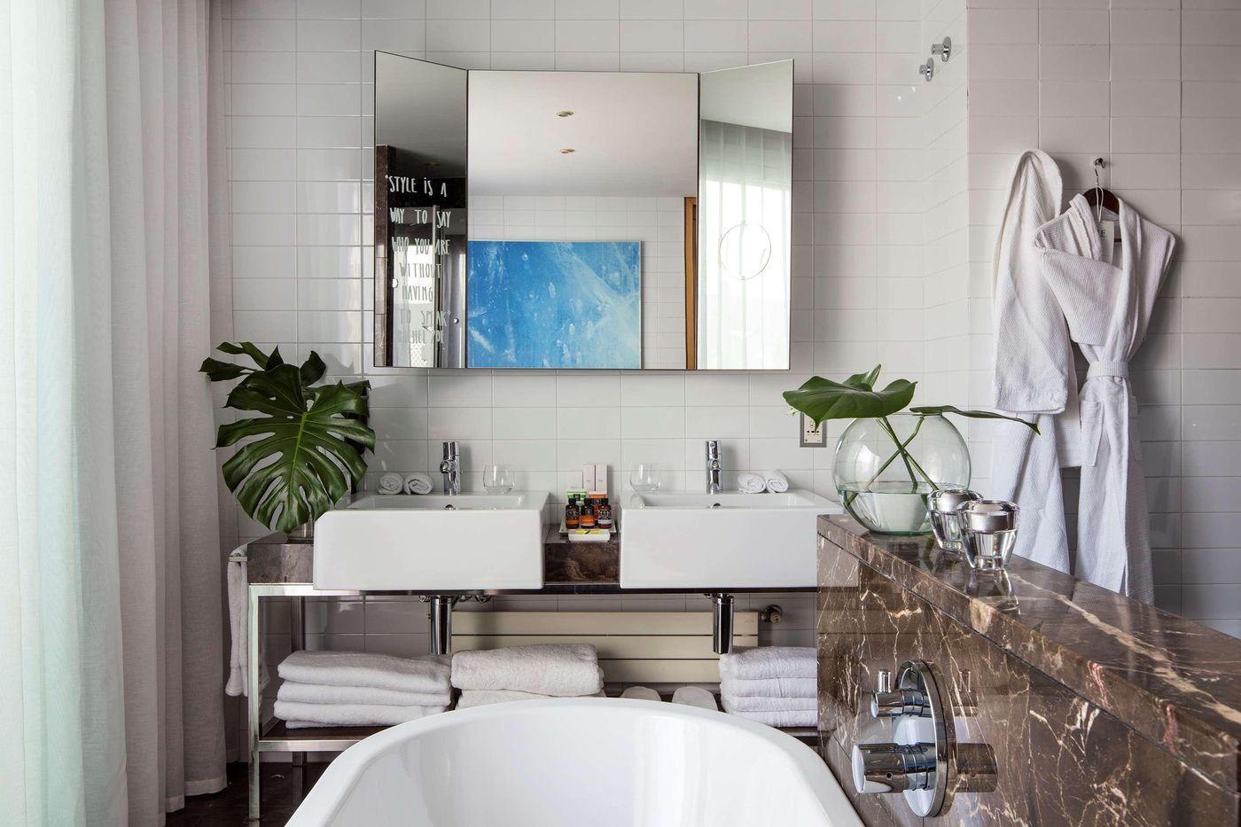 ME-Madrid-Reina-Victoria-Room-39