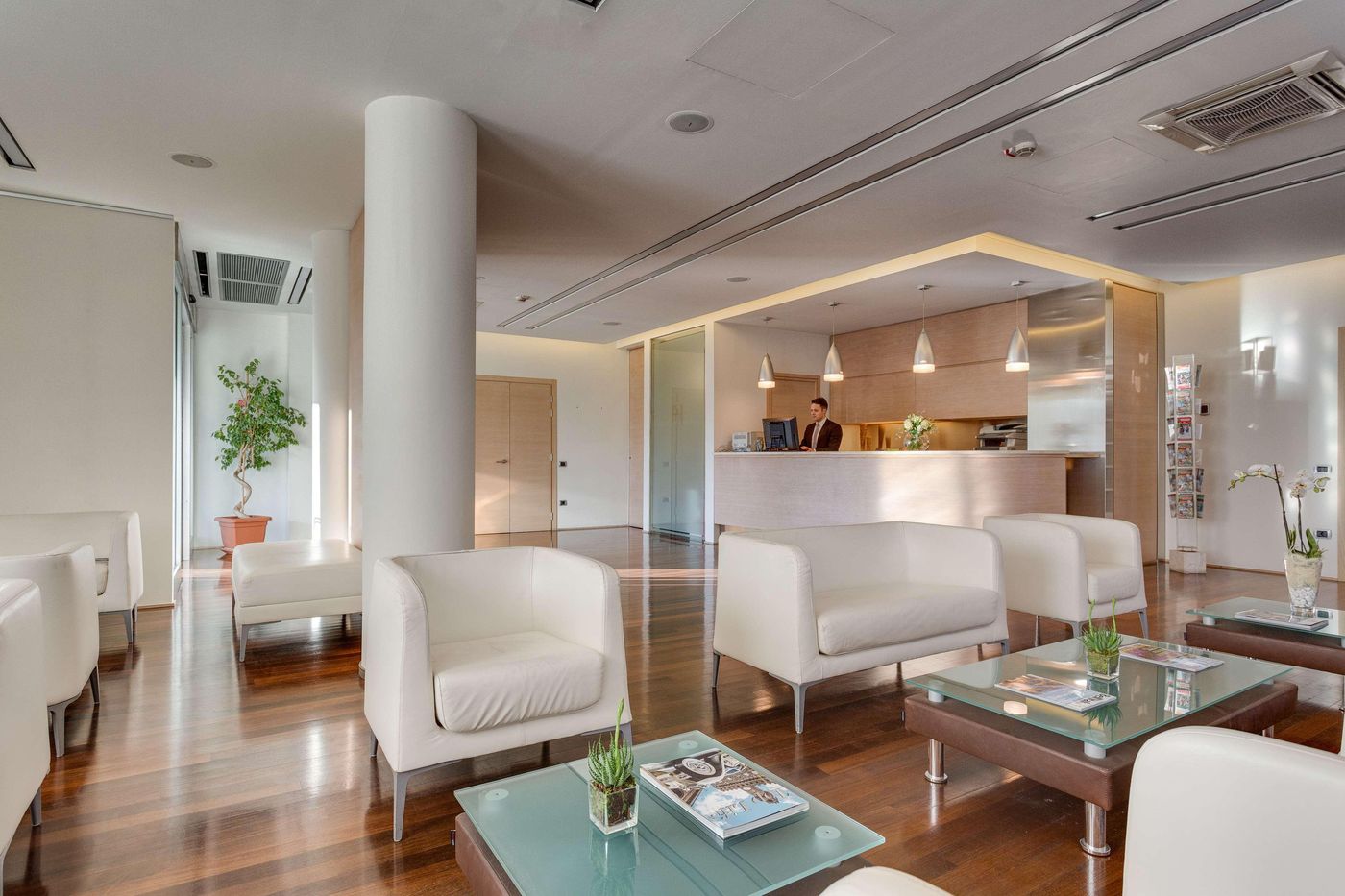 Best-Western-Hotel-San-Marco-Lobby-4