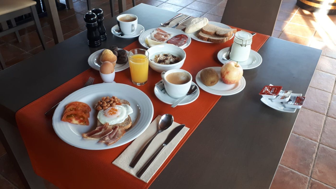 Melva-suite-hotel-Restaurant-38