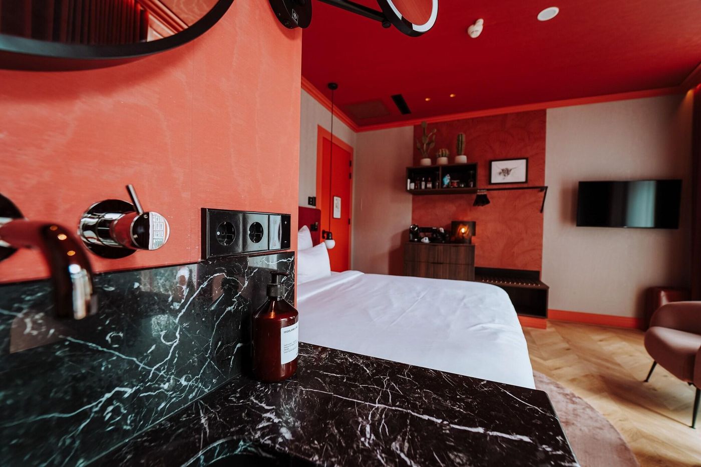 The Highlander-Netherlands-Amsterdam-Room-10