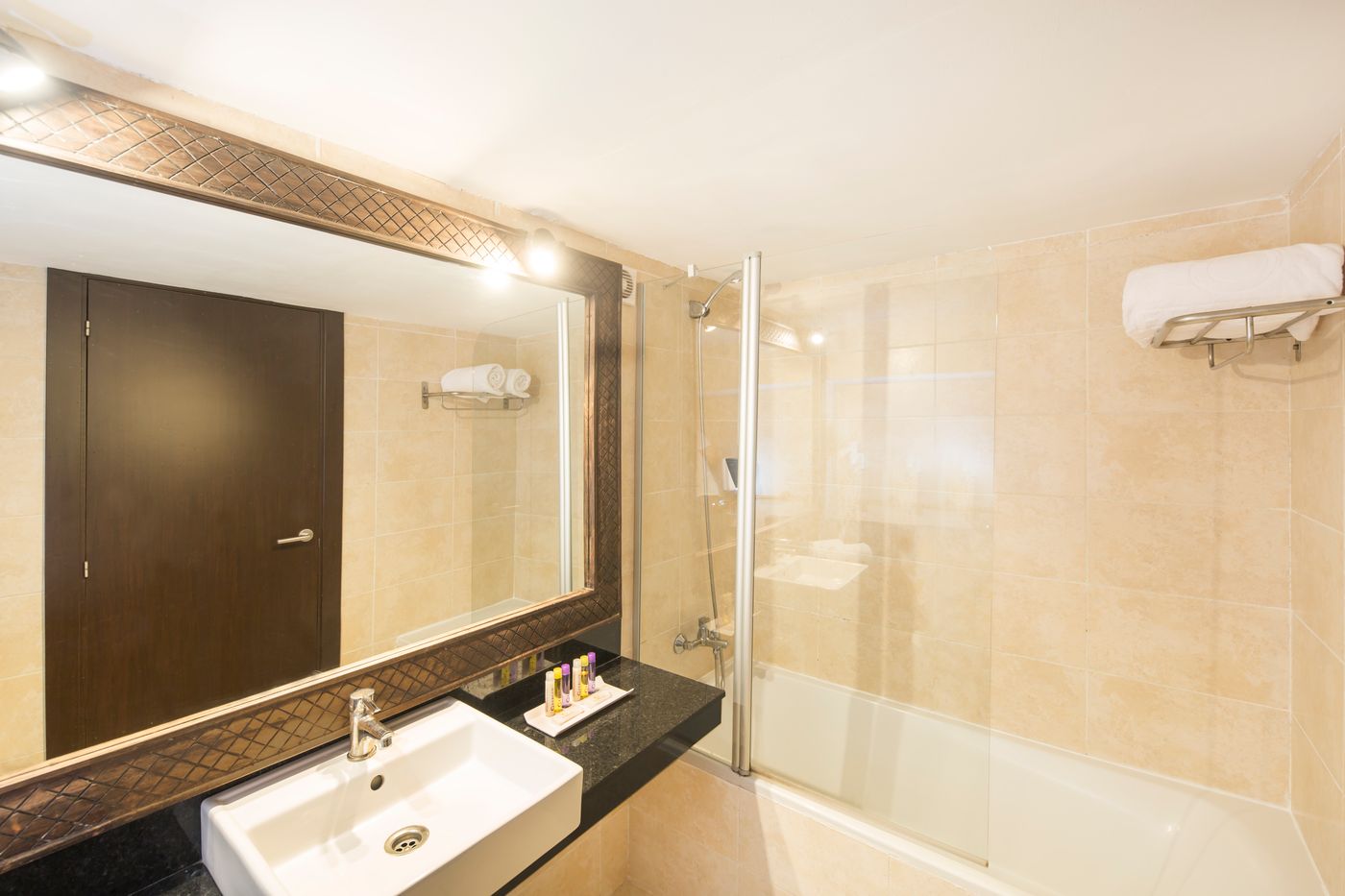 Club-Bahamas-Ibiza-Room-29