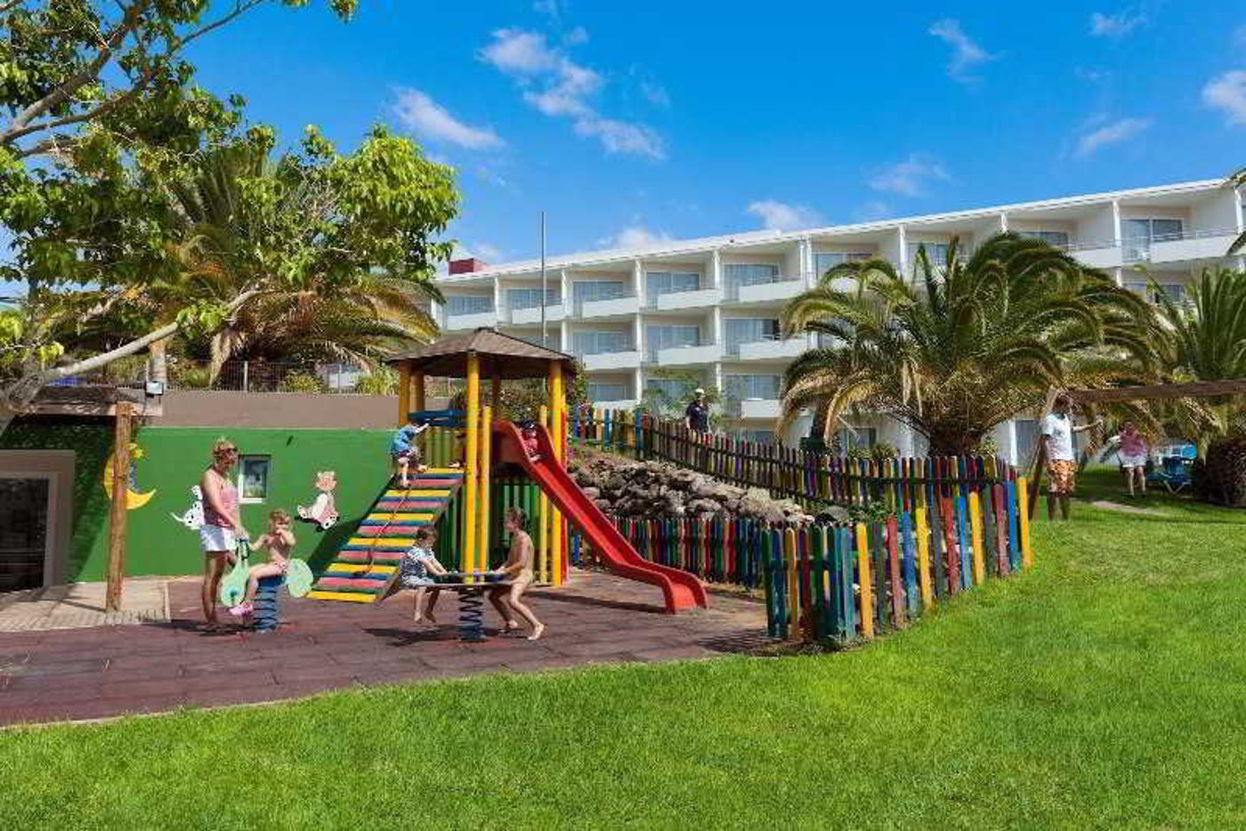 Allsun-Hotel-Esquinzo-Beach-Sports-and-Entertainment-20