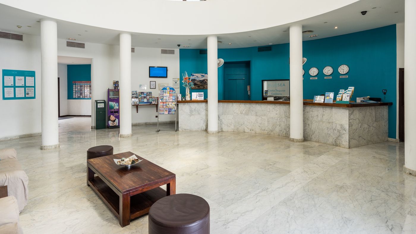 Blue-Sea-Apartamentos-Costa-Teguise-Gardens-Lobby-28