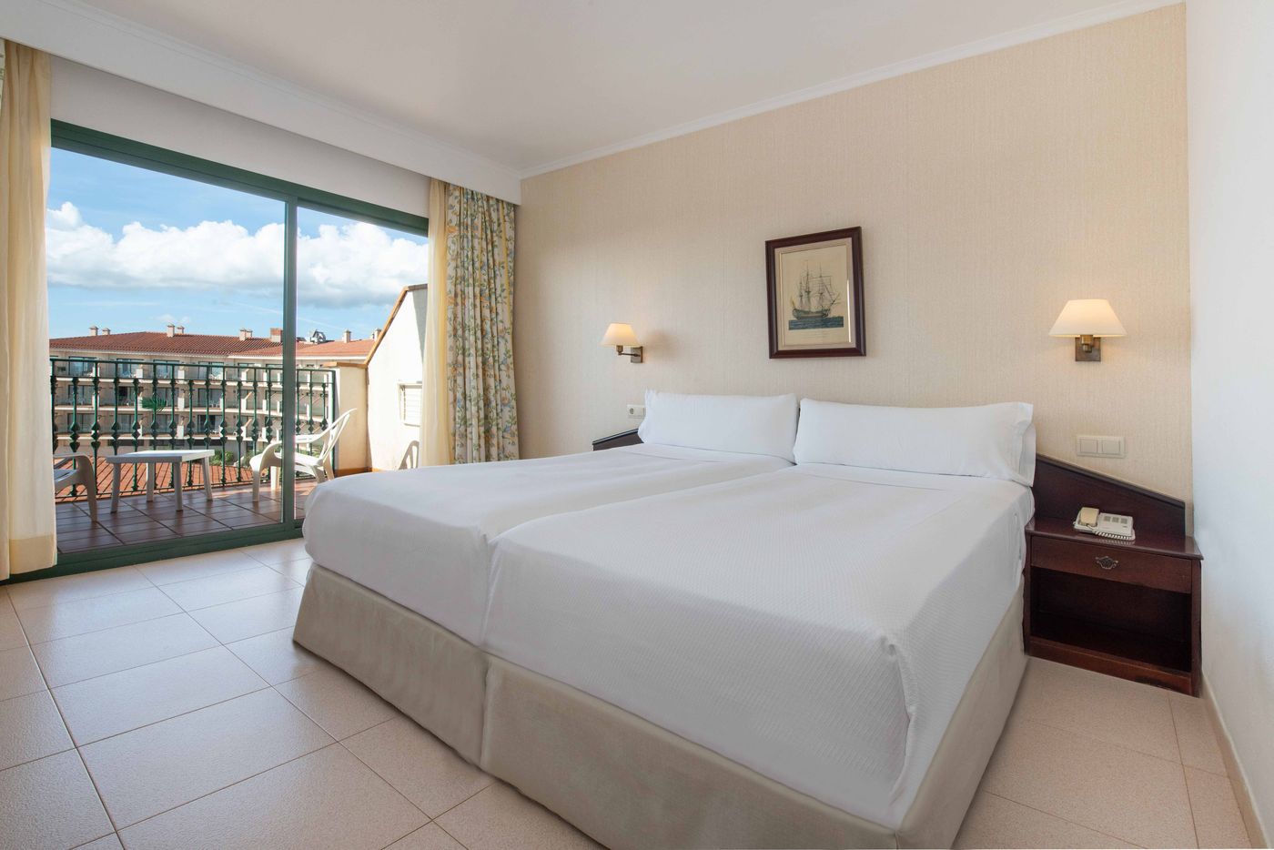 Valentin-Son-Bou-Room-35