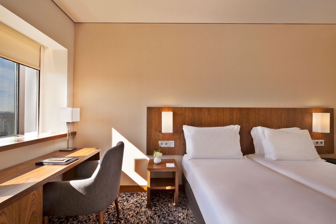 Ramada-by-Wyndham-Lisbon-Room-19