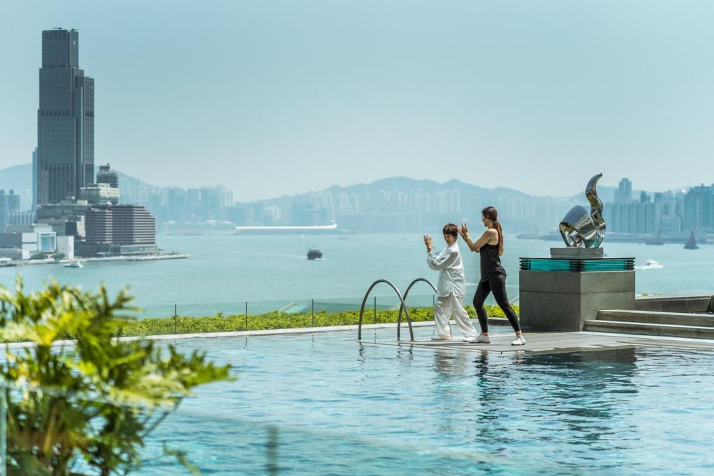 Four-Seasons-Hong-Kong-Pool-7
