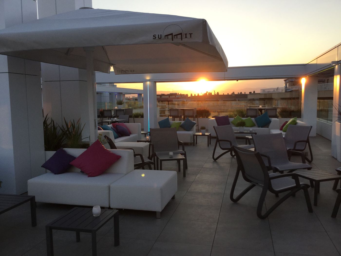 Olympus-Palace-Hotel-Pool-16