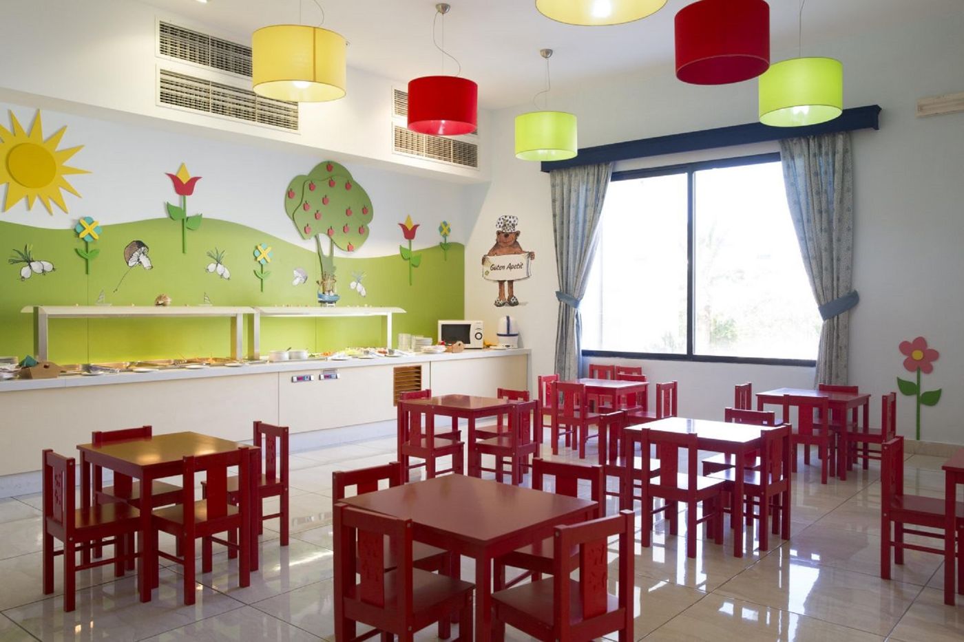 Sunshine-Crete-Beach-Sports-and-Entertainment-47