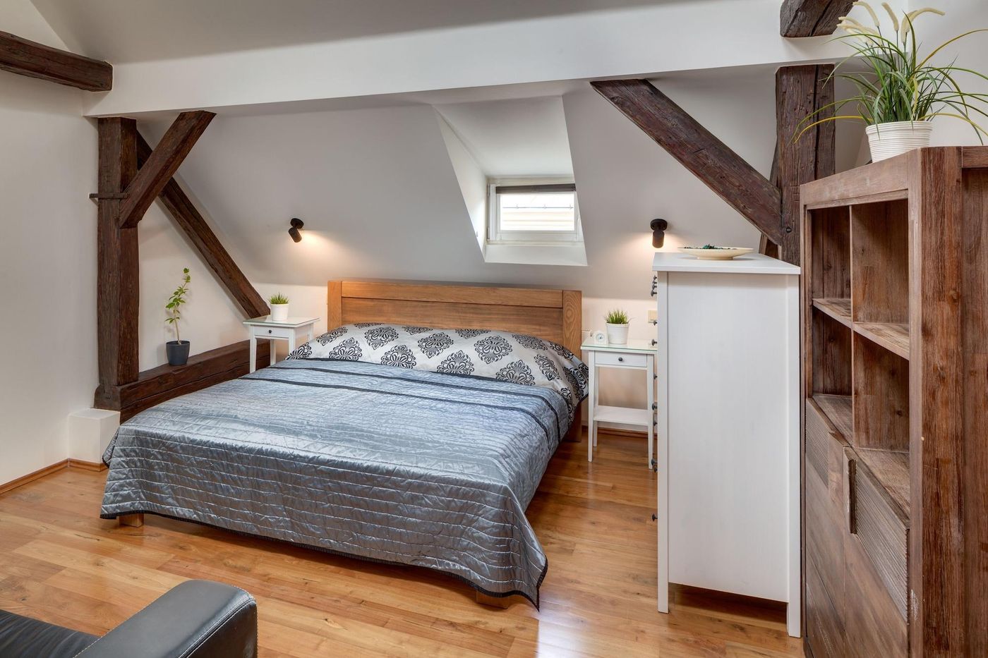 Old-Town-Square-Apartments-Room-4