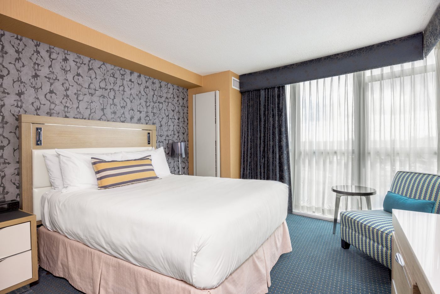 Executive-Plaza-Hotel-Conference-Centre-Coquitlam-BC-Room-22