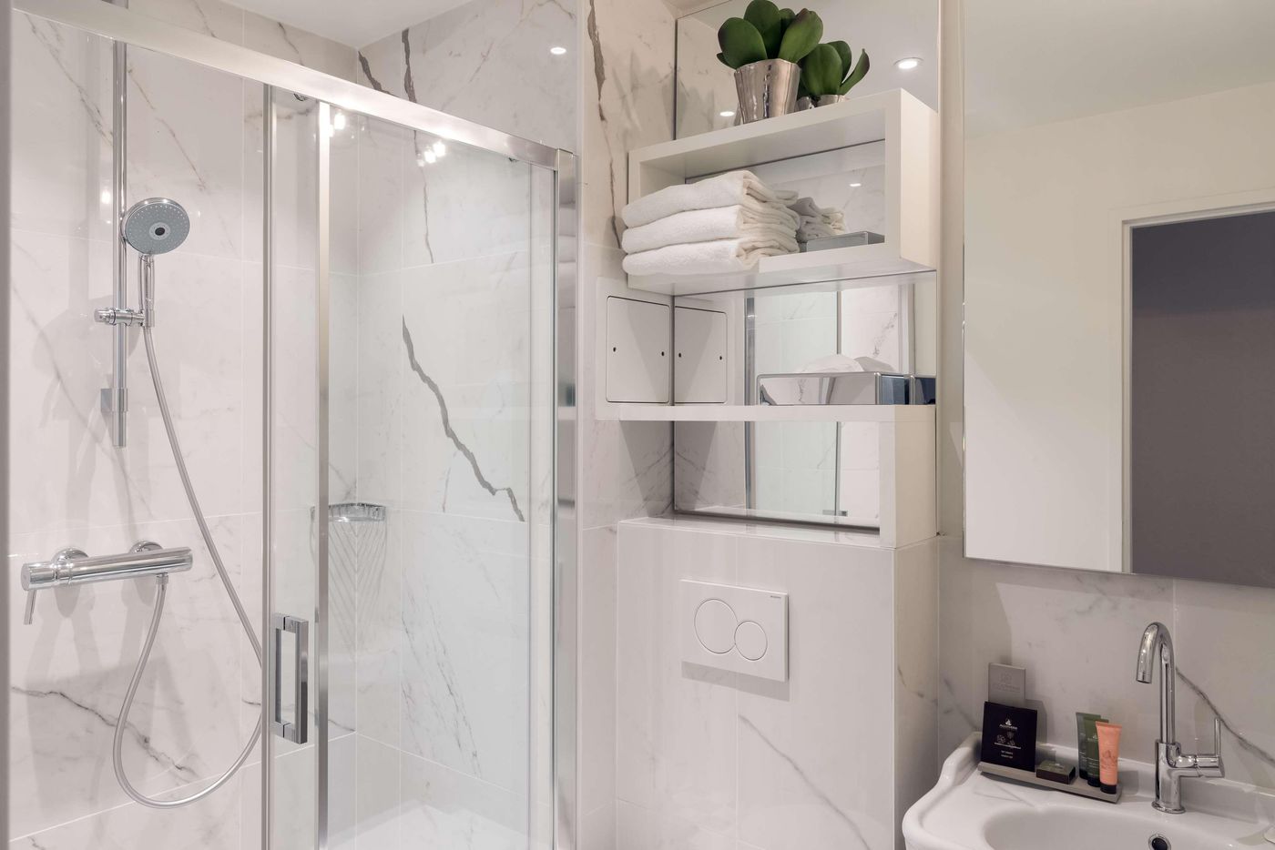 Hotel-34B-Astotel-Room-44