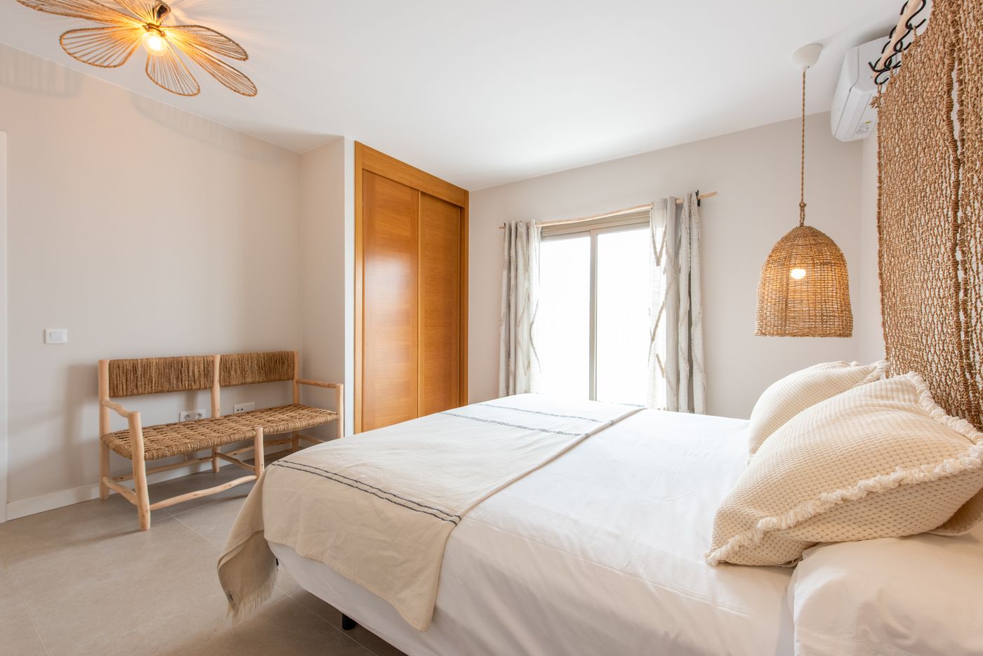 11.06.25 EREZA The White Homes