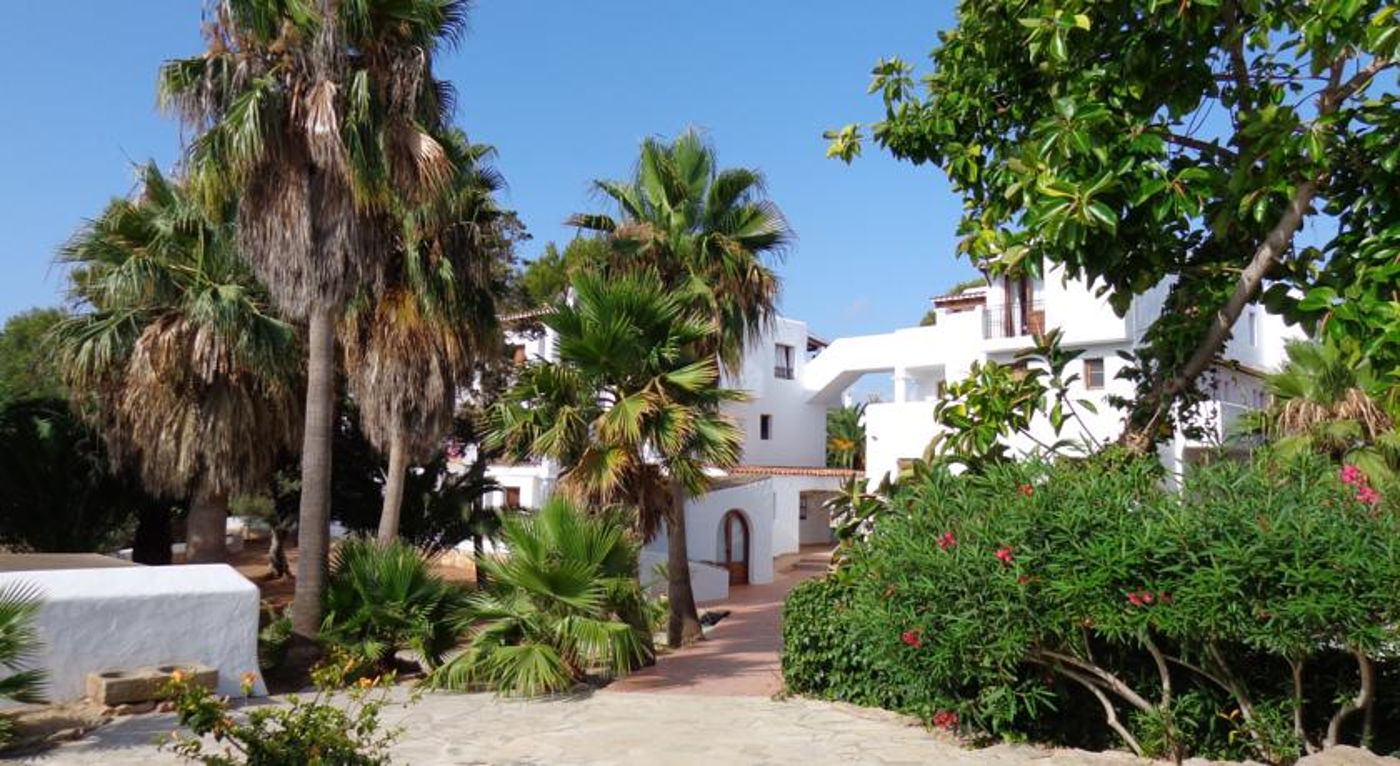 Los Pinares Benet Apartments