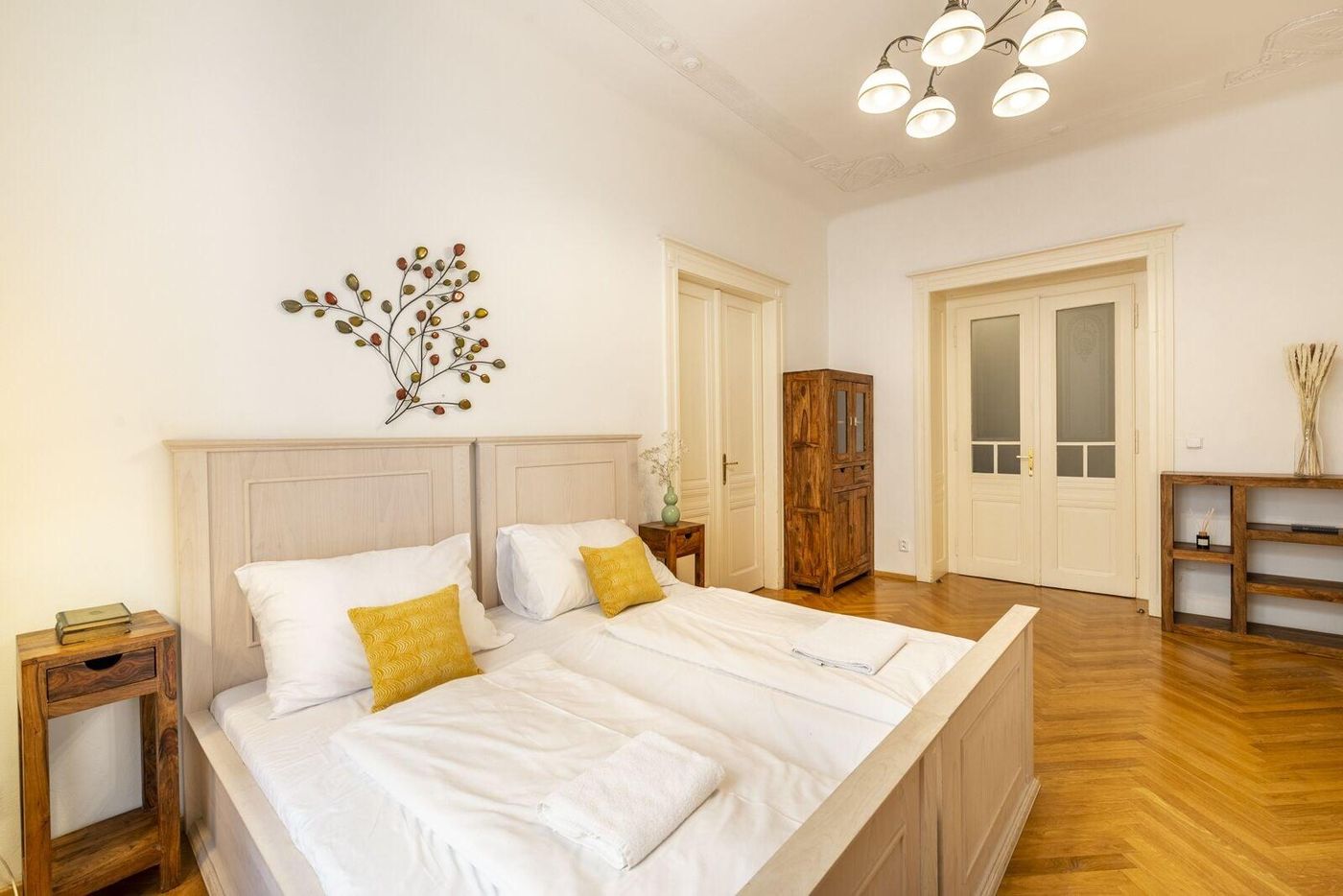 Old-Town-Square-Apartments-Room-21