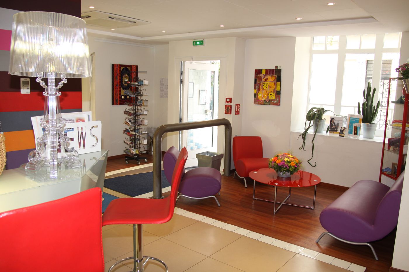 Comfort-Hotel-Paris-La-Fayette-Lobby-3