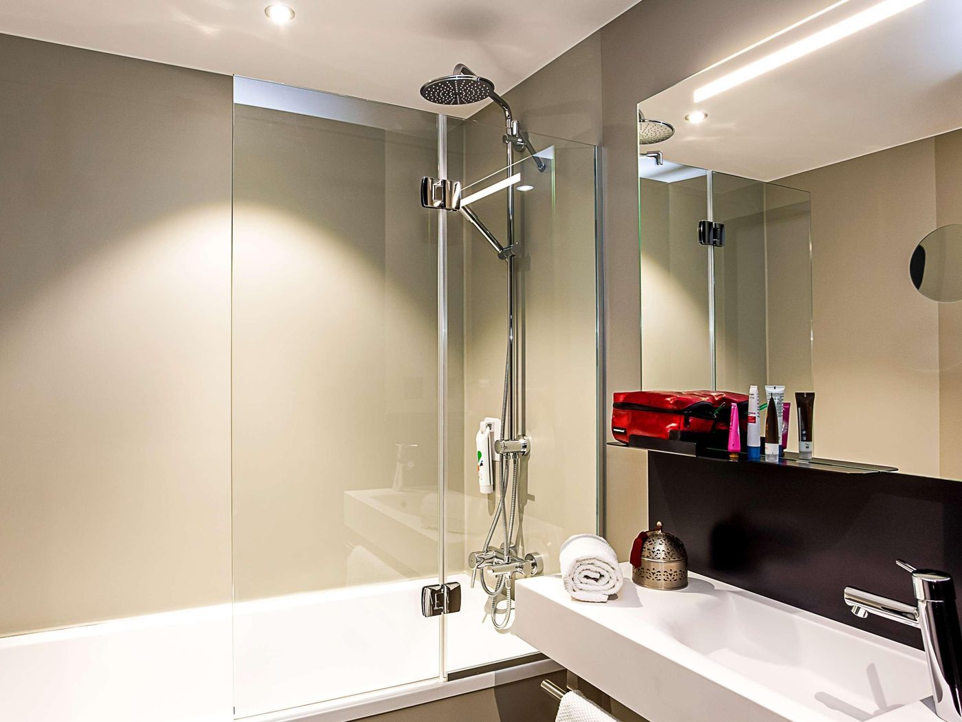 Ibis-Styles-Geneve-Carouge-Room-22