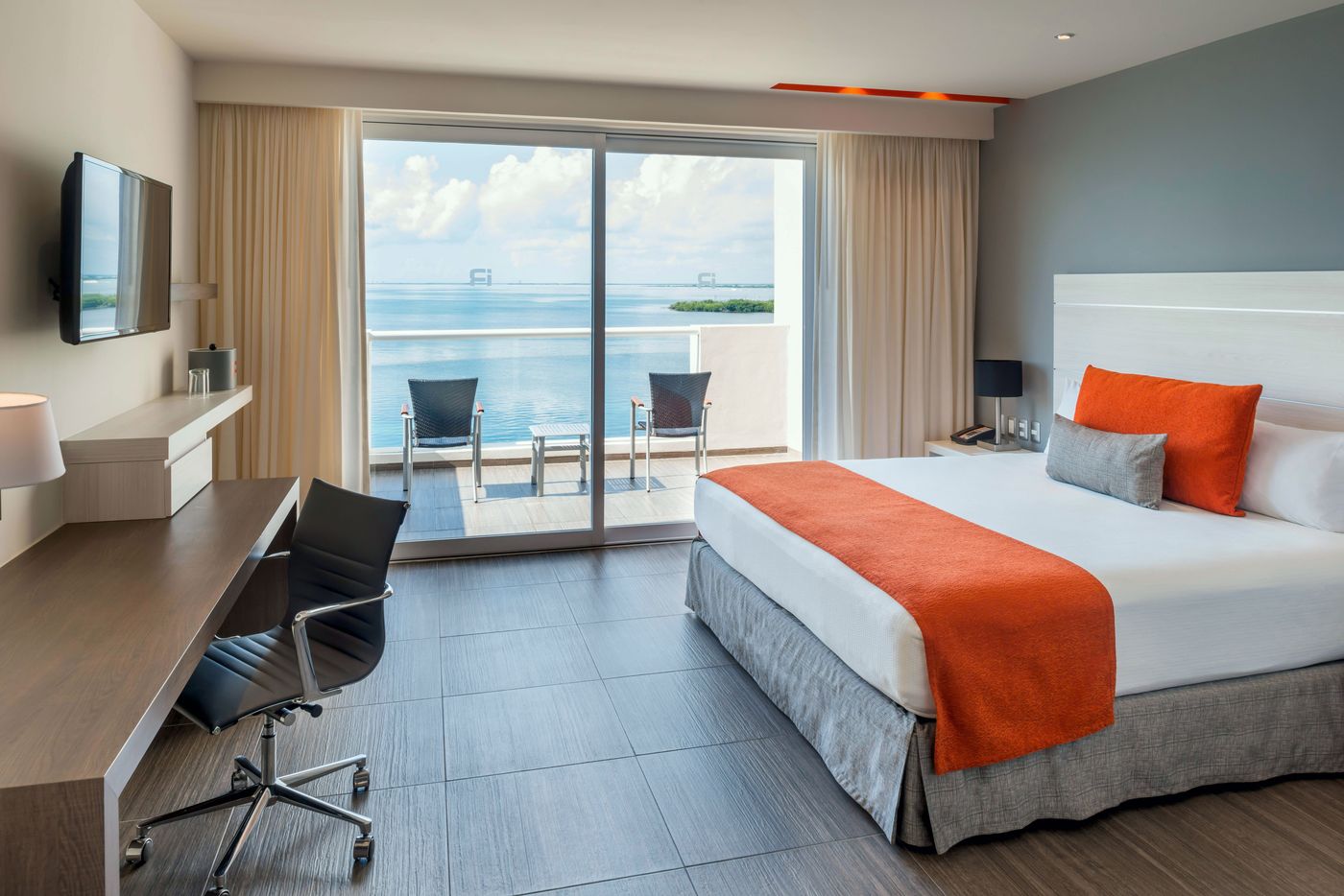 Real-Inn-Cancun-Room-28