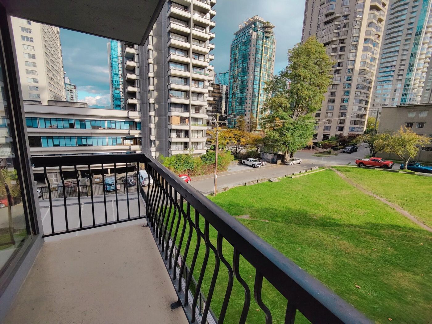 Divya-Sutra-Suites-on-Robson-Downtown-Room-40