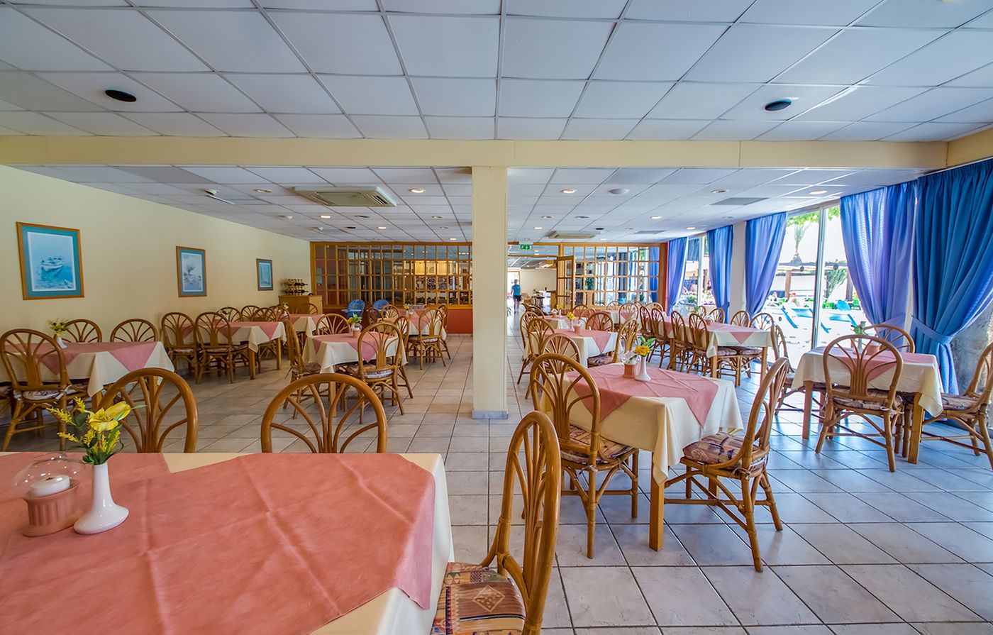 Green-Bungalows-Hotel-Apartments-Restaurant-31