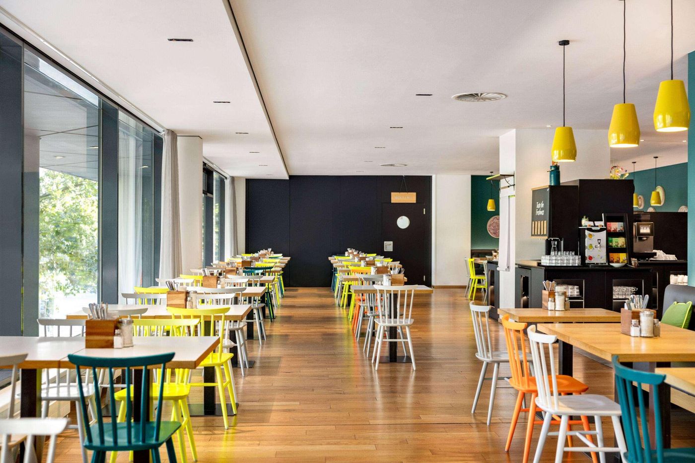 Vienna-House-Easy-by-Wyndham-Berlin-PrenzlauerBerg-Restaurant-51