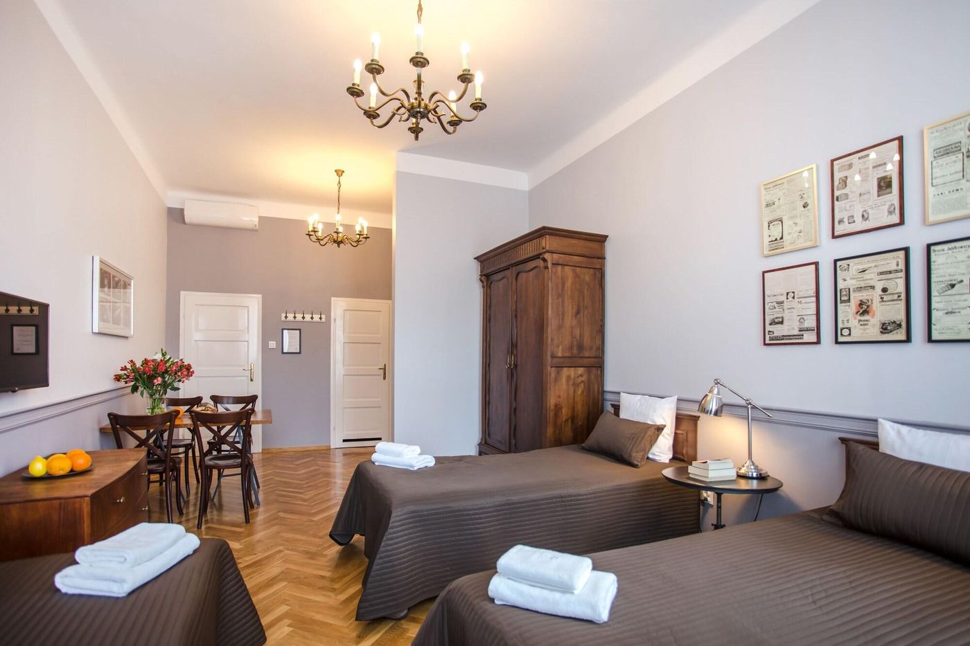 Scharffenberg-Apartments-Main-Square-Room-14